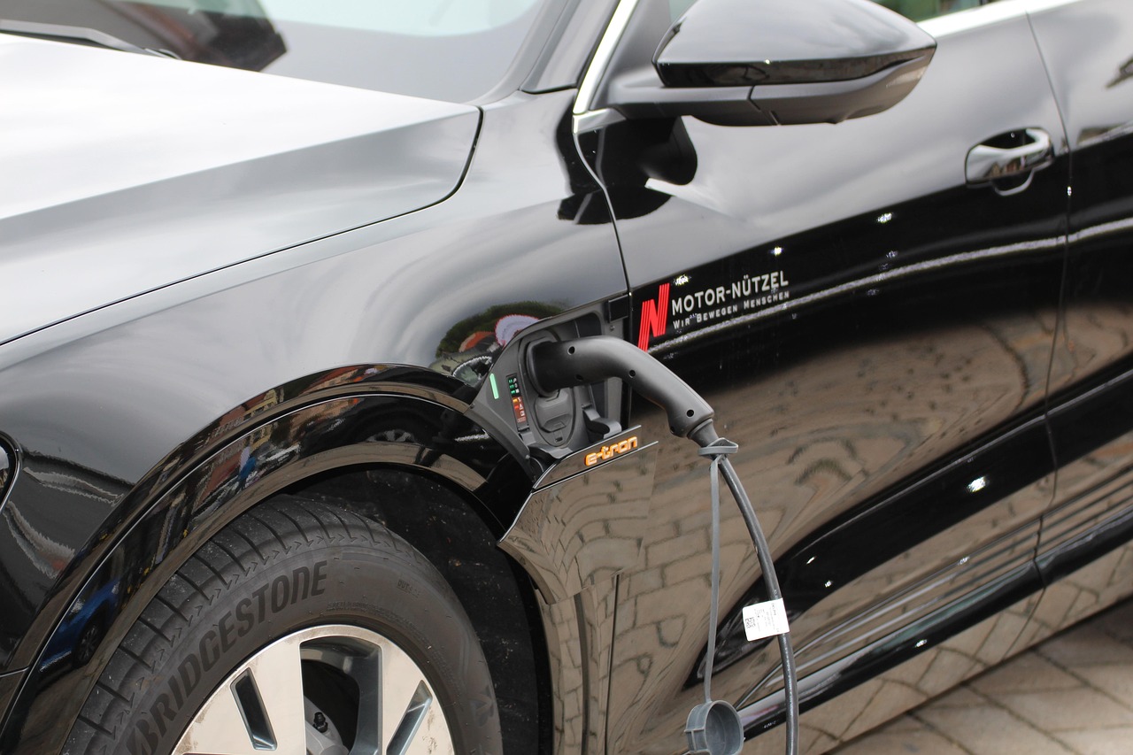 Elektro, E-Auto, Elektroauto, Tankstelle, Strom, Ladestation, Auto, Umweltschutz, Ladezeit, E-Mobil, Energie, Umweltbewusst, Autotapeten, Laden, Kabel, Umwelt, E-Mobilität, E-Tankstelle, Fahrzeug, Mobilität, Verkehr, Auto, Motor