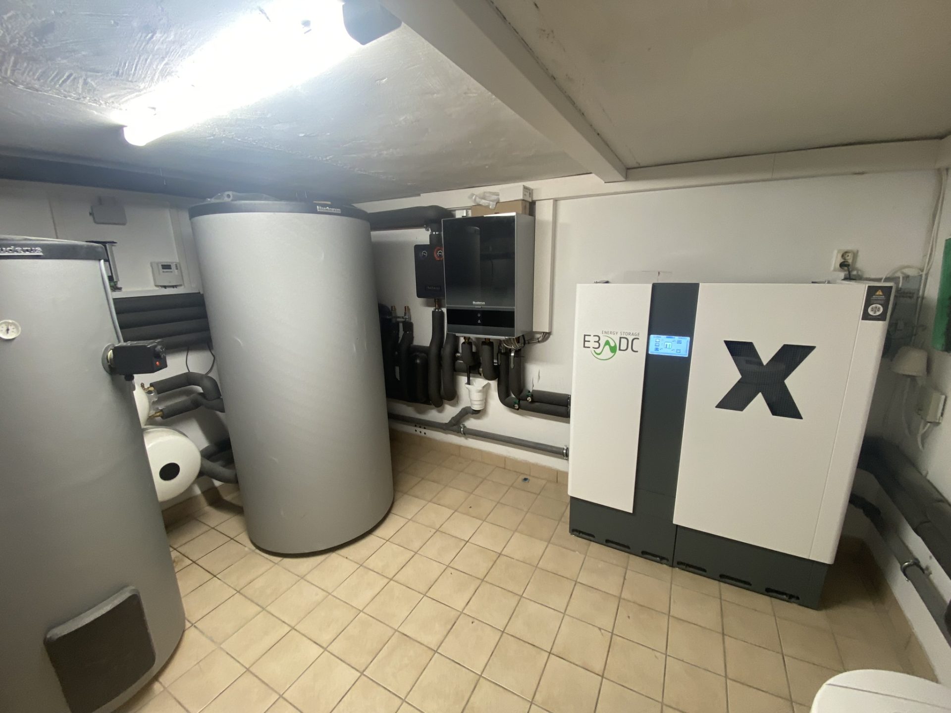 Heizungsraum mit Energiespeicher