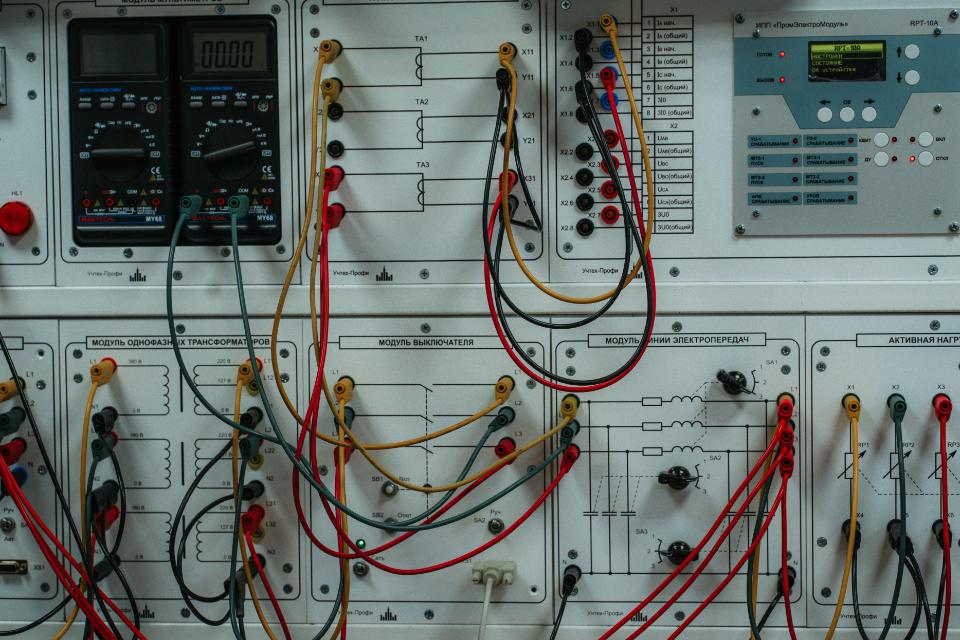 mehrfarbiges elektronisches Teil